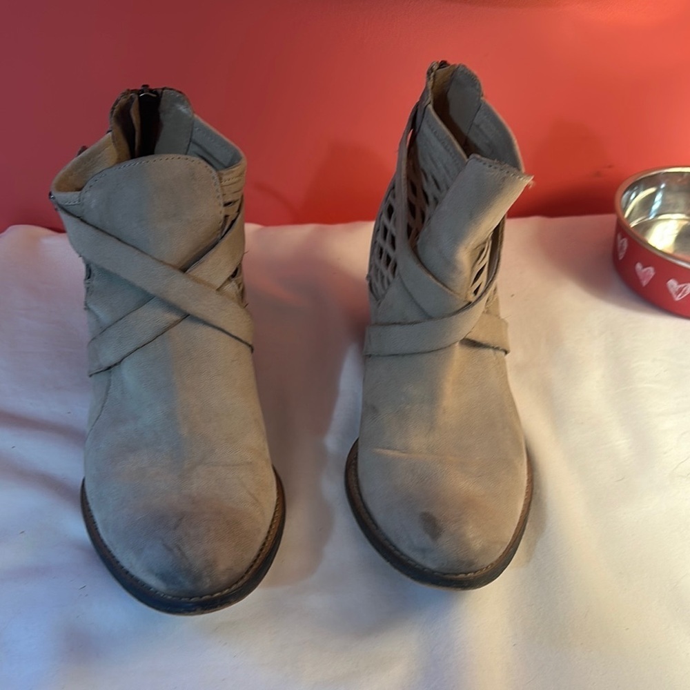 Charles by Charles David York cutout gray heeled boots size 9.5